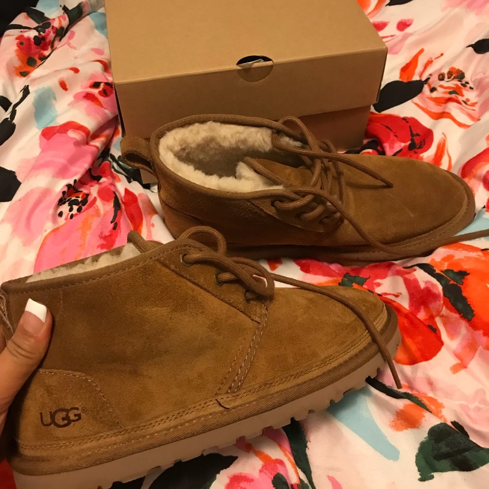 WORN TWO TIMES// WOMEN UGG NEUMEL SIZE 8
